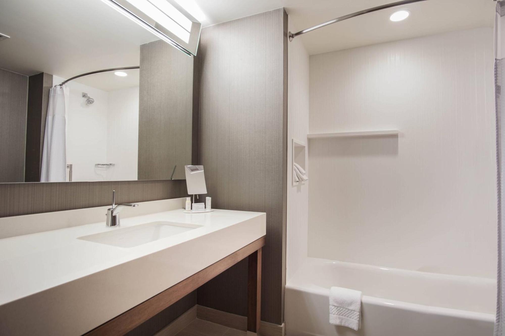 Courtyard By Marriott Lenox Berkshires Hotel Exterior foto