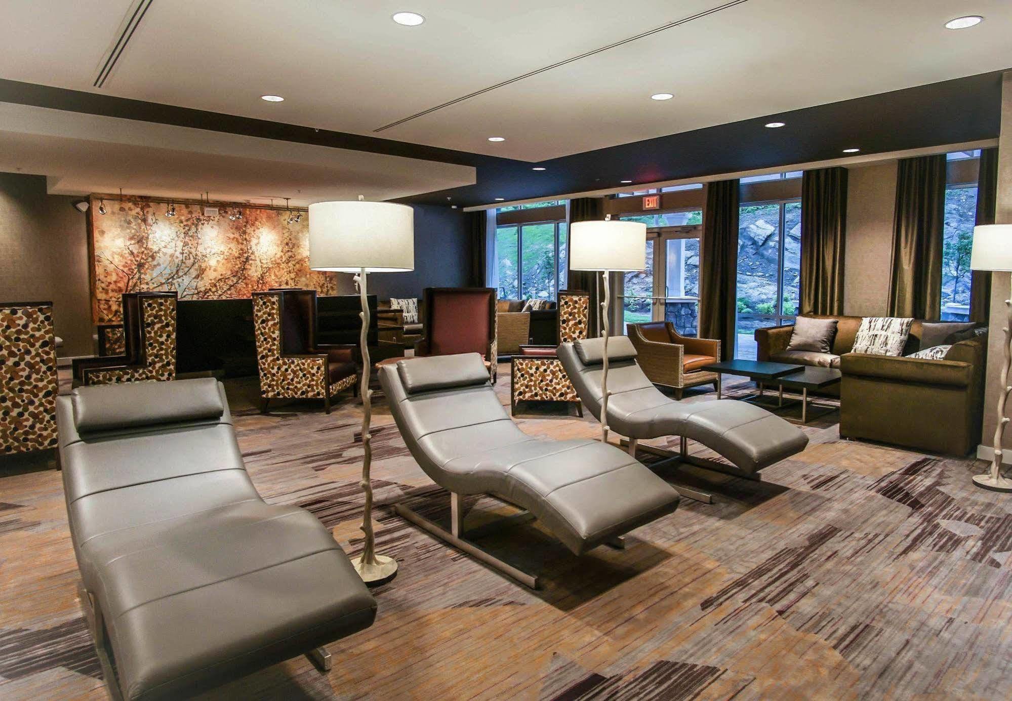 Courtyard By Marriott Lenox Berkshires Hotel Exterior foto